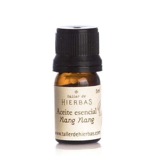 Aceite Esencial de Ylang Ylang de Taller De Hierbas con fondo blanco