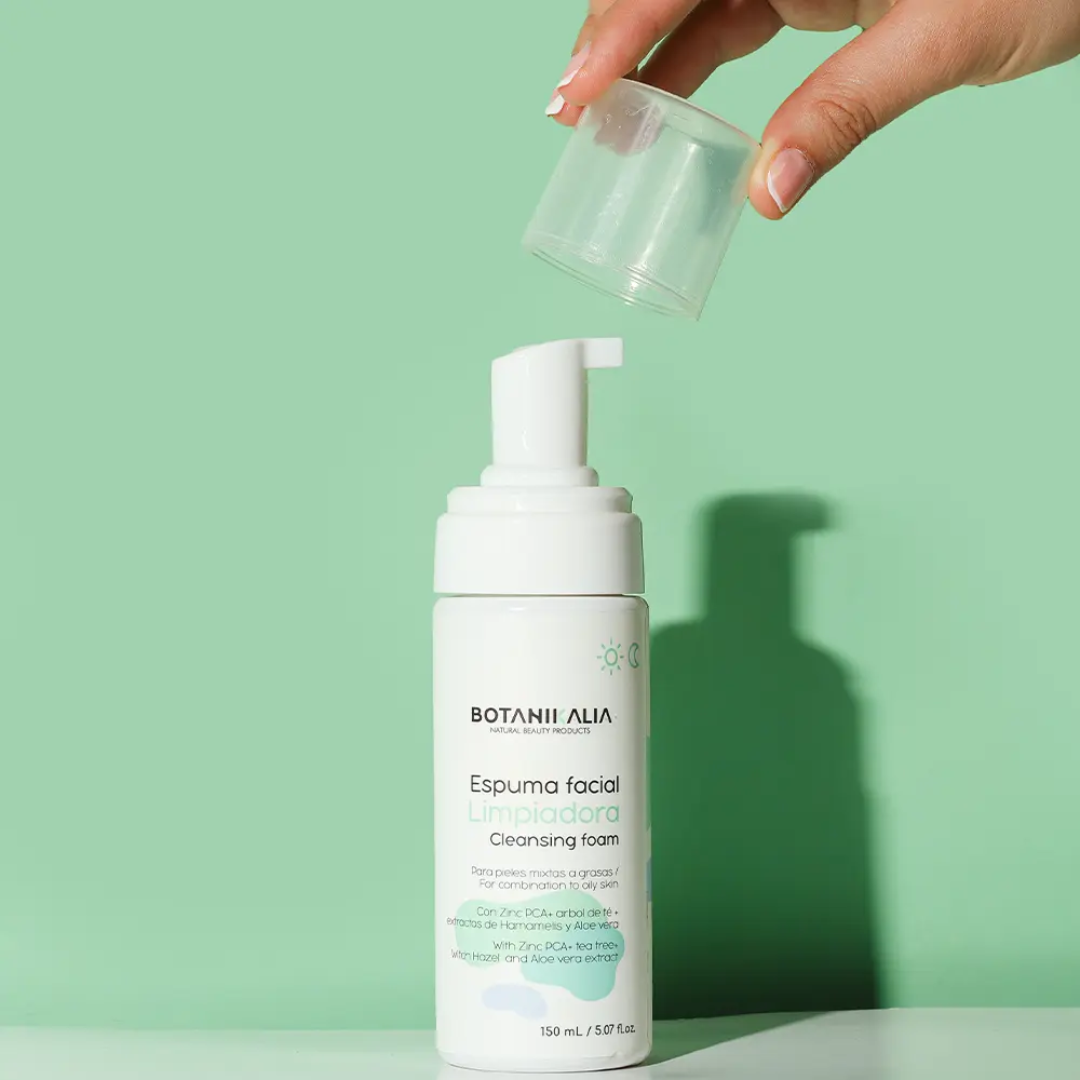 Espuma facial limpiadora de Botanikalia uso