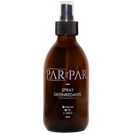 Spray Desenredante con fondo blanco