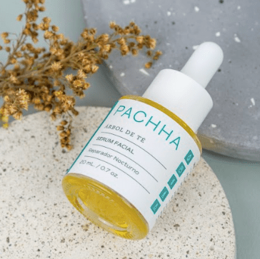Serum facial reparador nocturno con un flor
