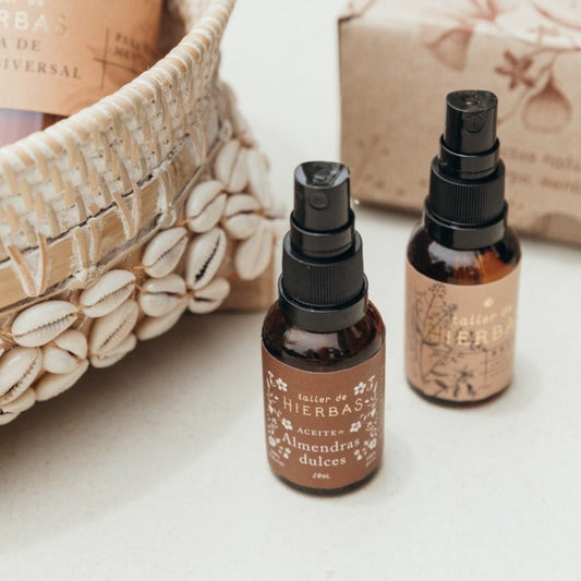 aceite de almendras en version 20ml con una mesa