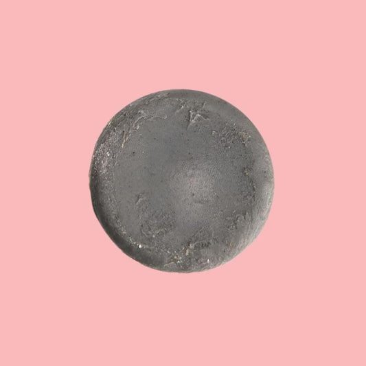 Jabón Facial para afeitar sin caja con fondo color rojo claro