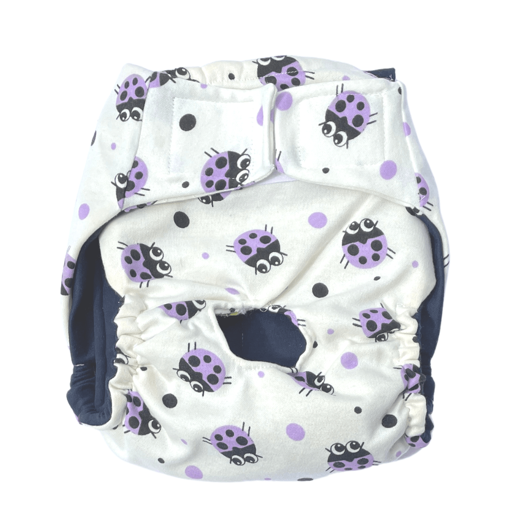 Pañal reusable para perros y gatos grande con fondo blanco