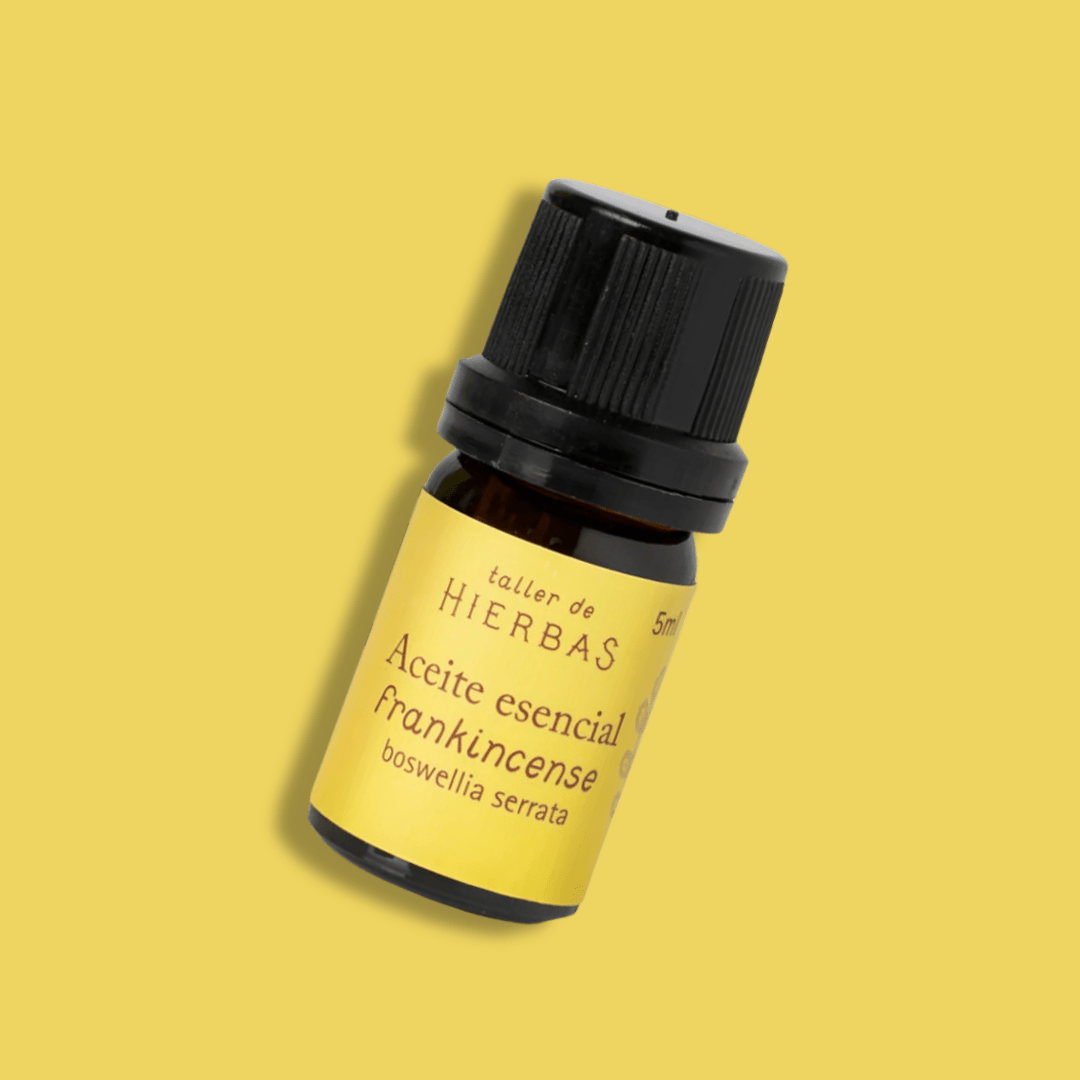 Aceite Esencial de frankincienso con fondo plano