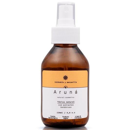 Tónico Facial Caléndula de aruna cerca con fondo blanco
