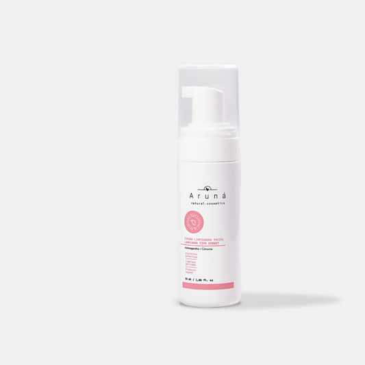Espuma limpiadora facial de Aruna 55ml con fondo blanco
