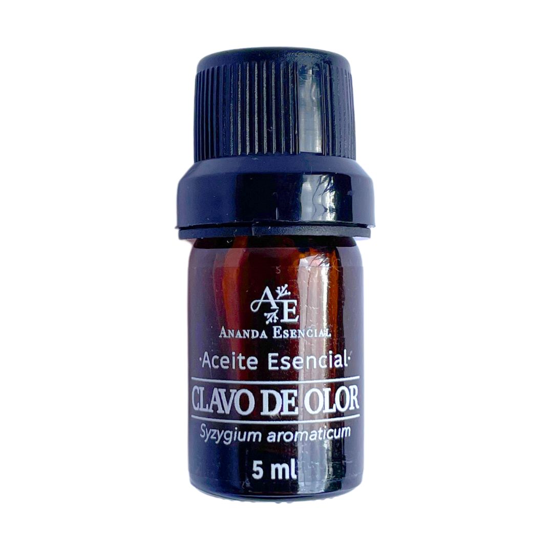 Aceite esencial de clavo de olor de Ananda con fondo plano