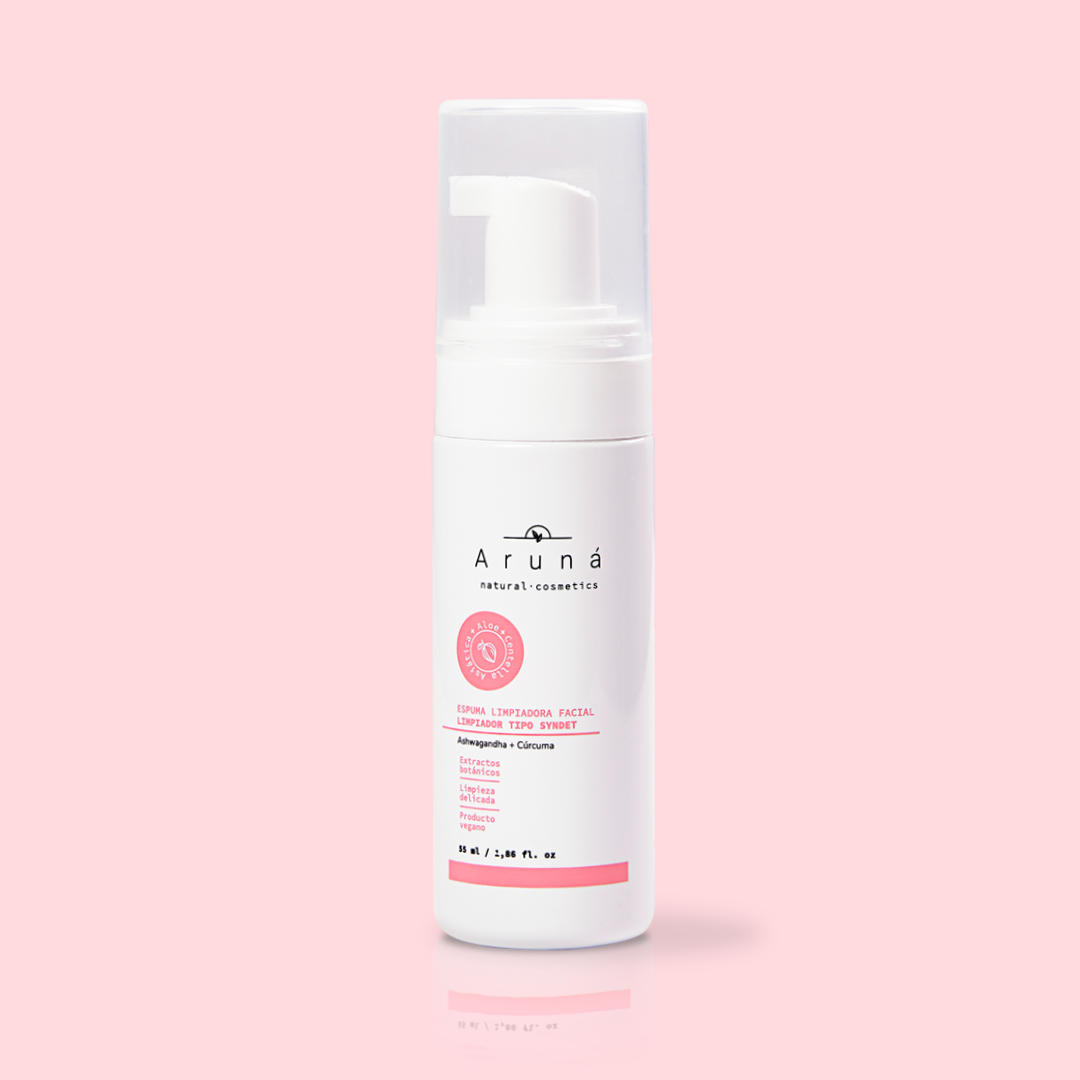 el Espuma limpiadora facial de Aruna 160ml con fondo plano. 