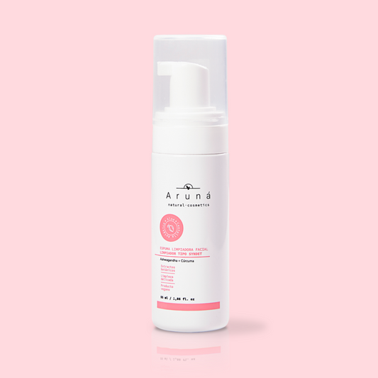 el Espuma limpiadora facial de Aruna 160ml con fondo plano. 