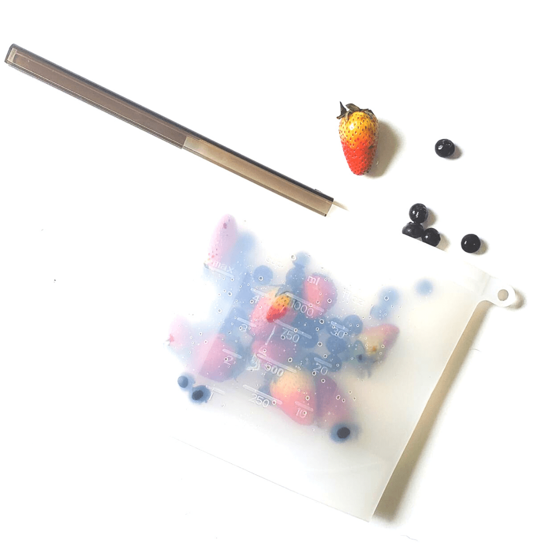 Bolsa de Silicona Reutilizables blanco con frutas adentro 500ml