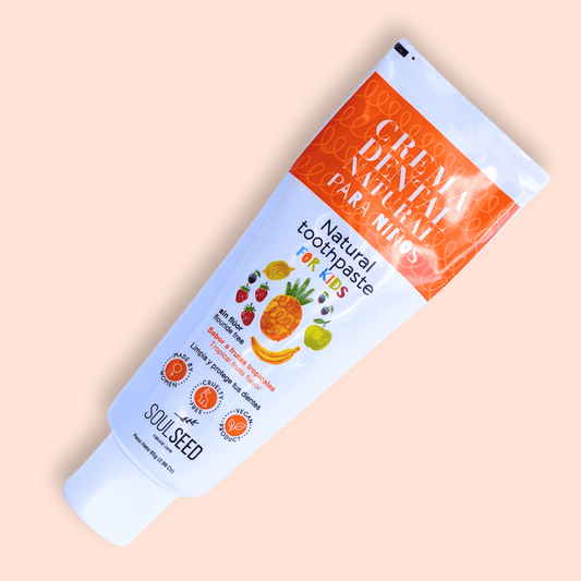 la crema dental natural de soul seed para niños con fondo plano color naranja claro 