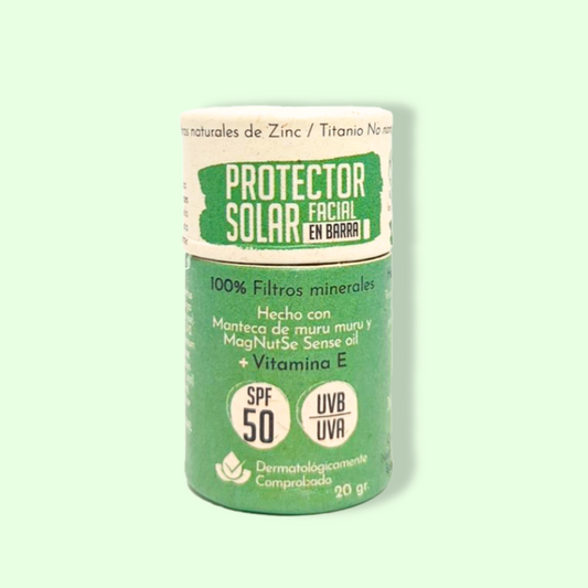 el frente del protector solar facial de santo remedio con fondo plano