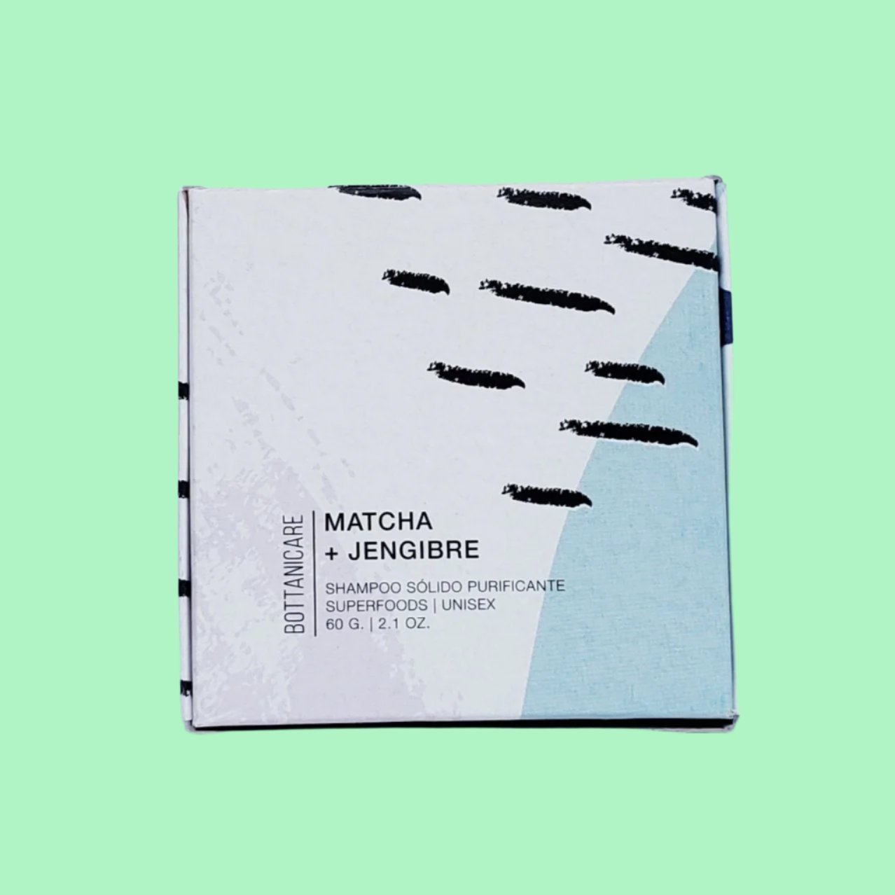 El shampoo solido matcha y jengibre 60g de bottanicare con su caja con fondo plano.