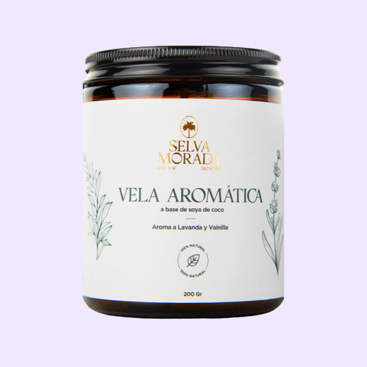 vela aromatica de selva morada, lavanda y vainilla. con fondo plano