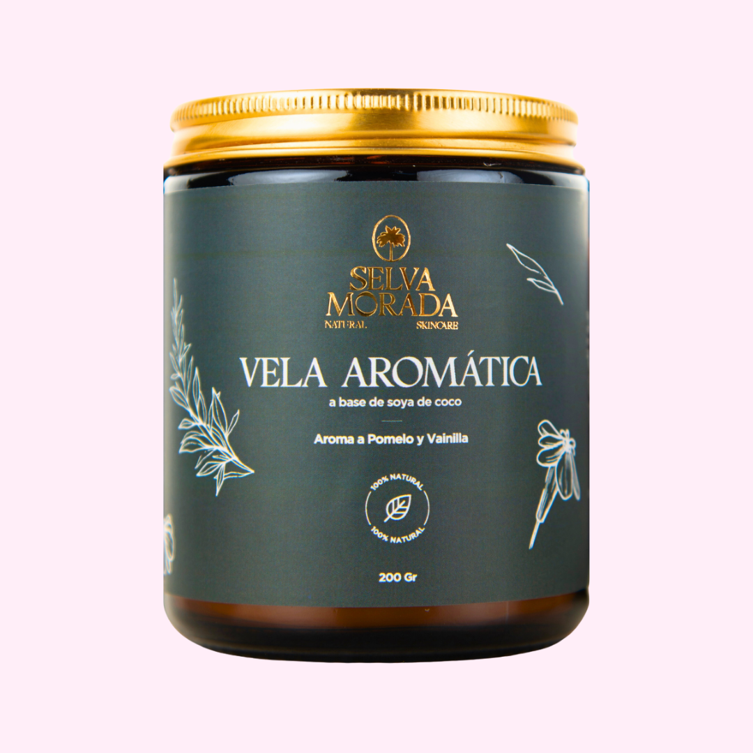vela aromatica selva morada pomelo y vainilla con fondo plano
