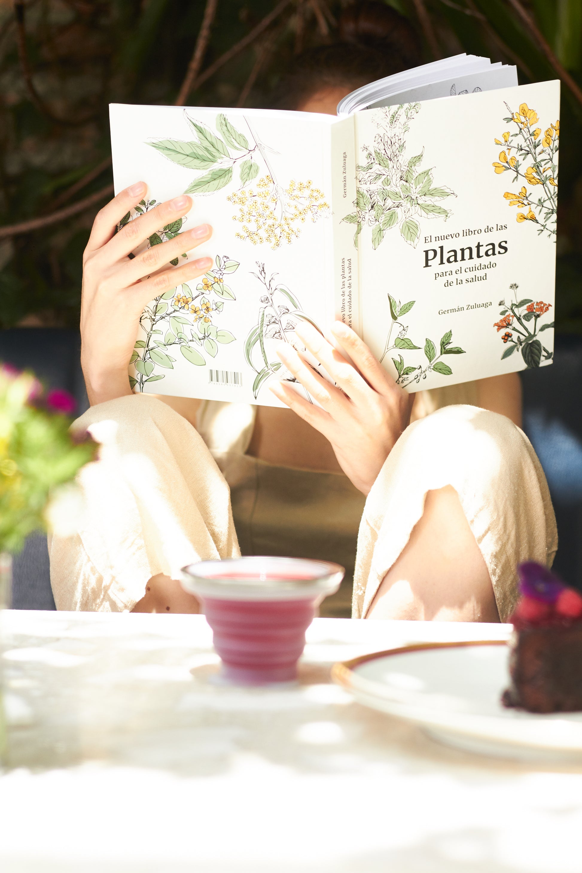 El nuevo libro de las plantas para el cuidado de la salud, Germán Zuluaga en hardback - La Tortuga y La Liebre