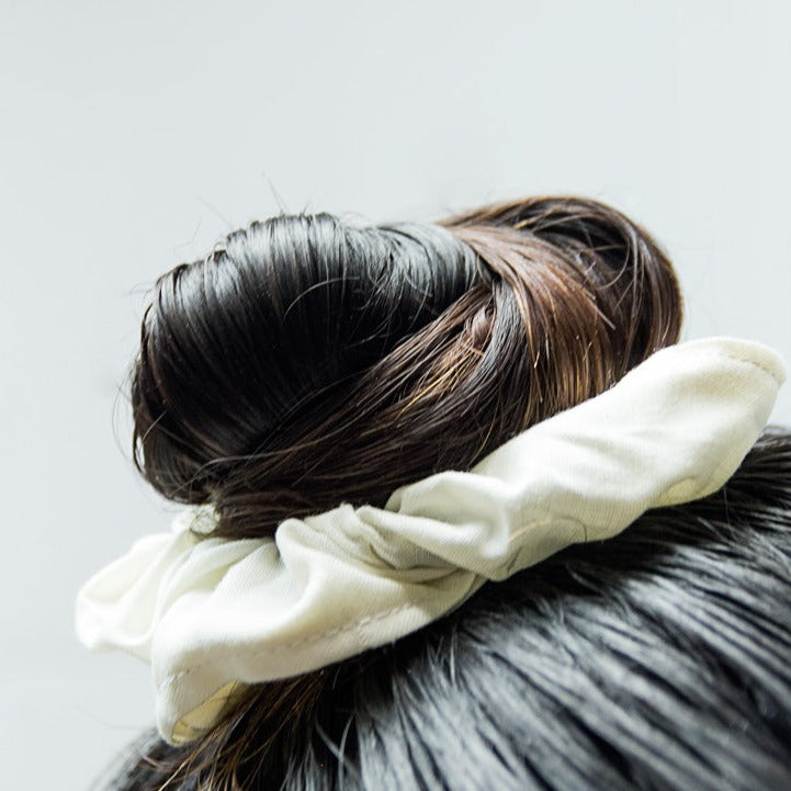 Scrunchies tela / banda elástica para cabello Línea Flora & Semilla 🌸 🌱 tintes naturales - La Tortuga y La Liebre